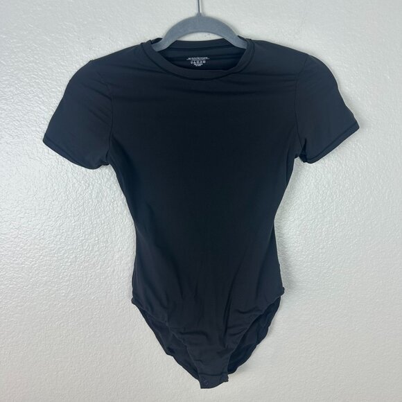 Skims Black Short Sleeve Seamless Bodysuit S Soft Stretchy Minimalist Crew Neck - Picture 1 of 6